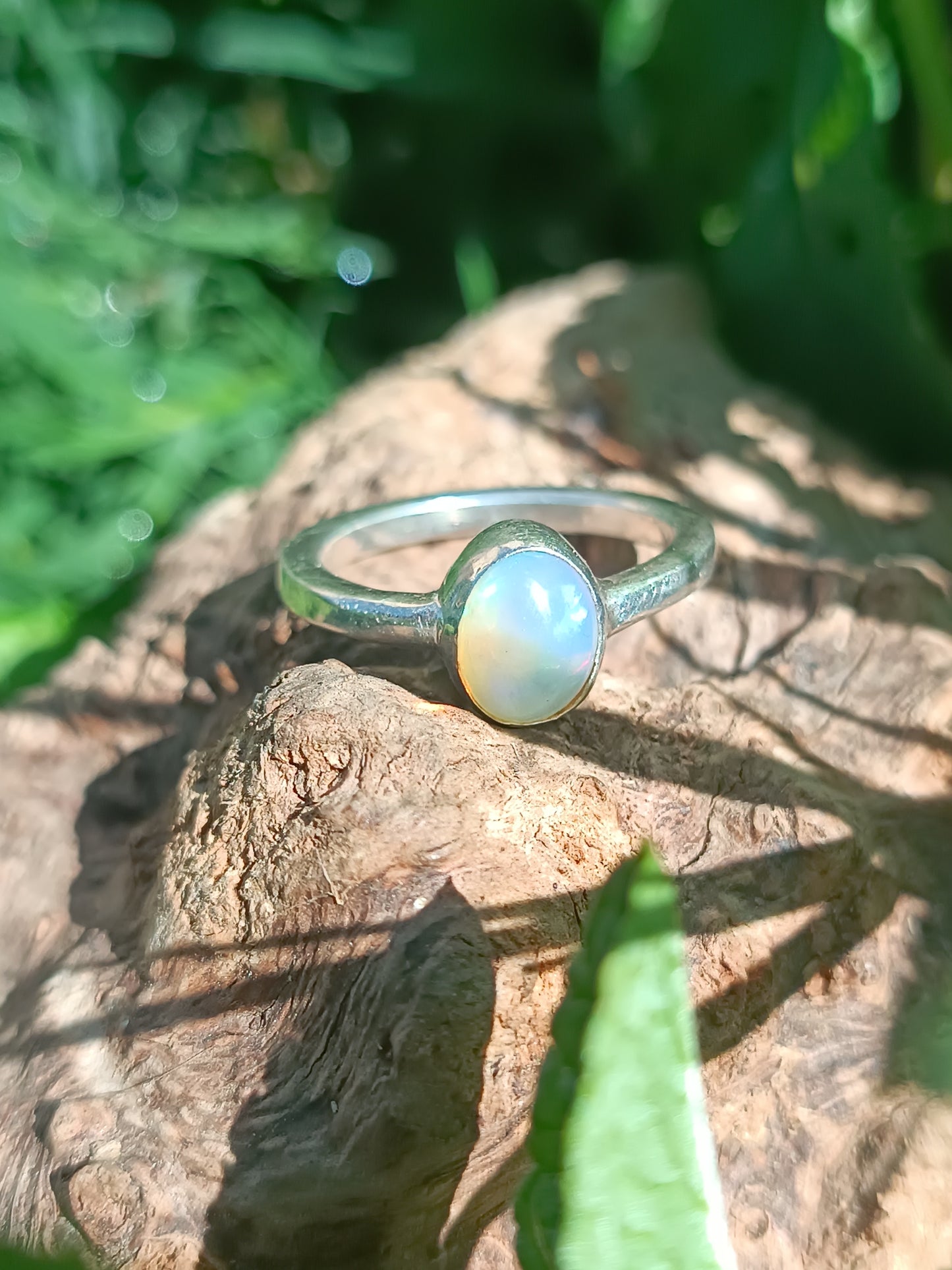FINE OPAL RING