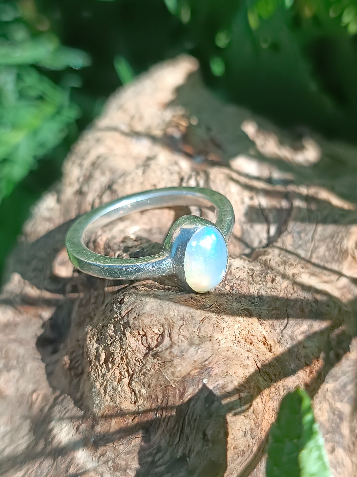 FINE OPAL RING