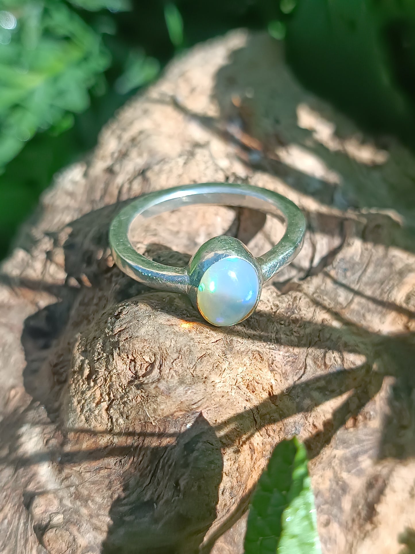 FINE OPAL RING