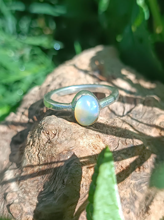 FINE OPAL RING